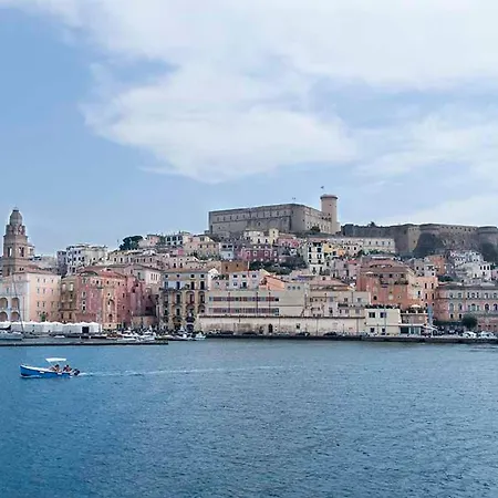 Alloggio1 度假居 *